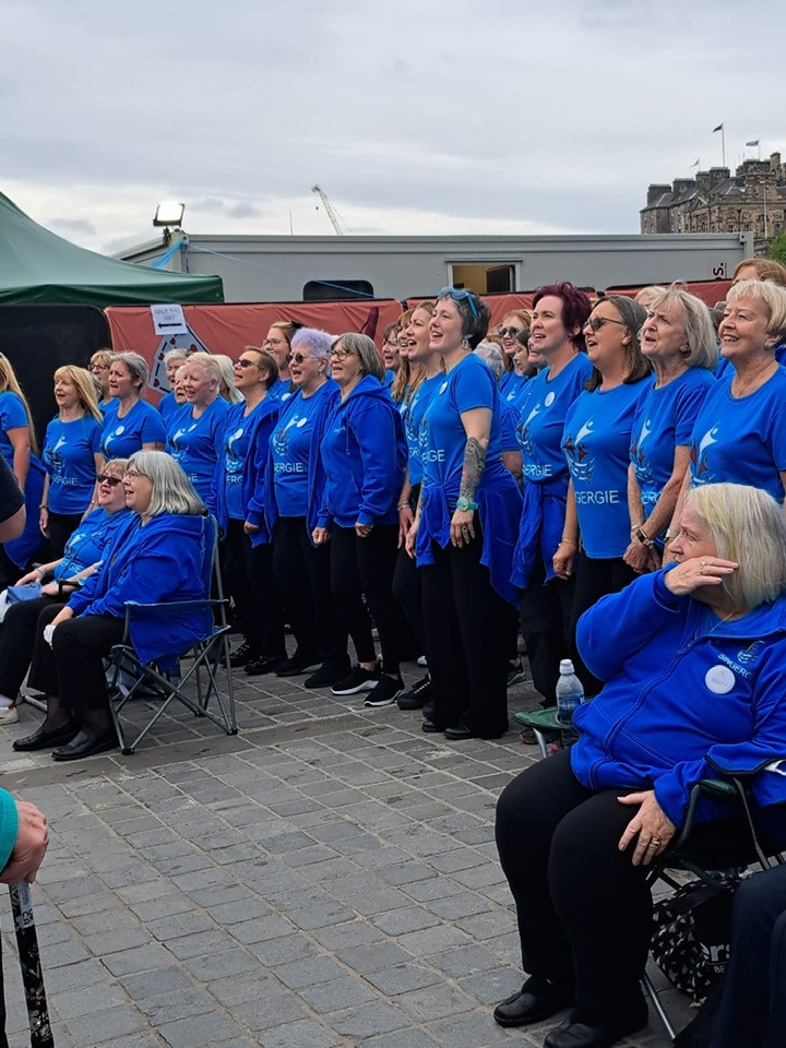 A group of Singergie members performing