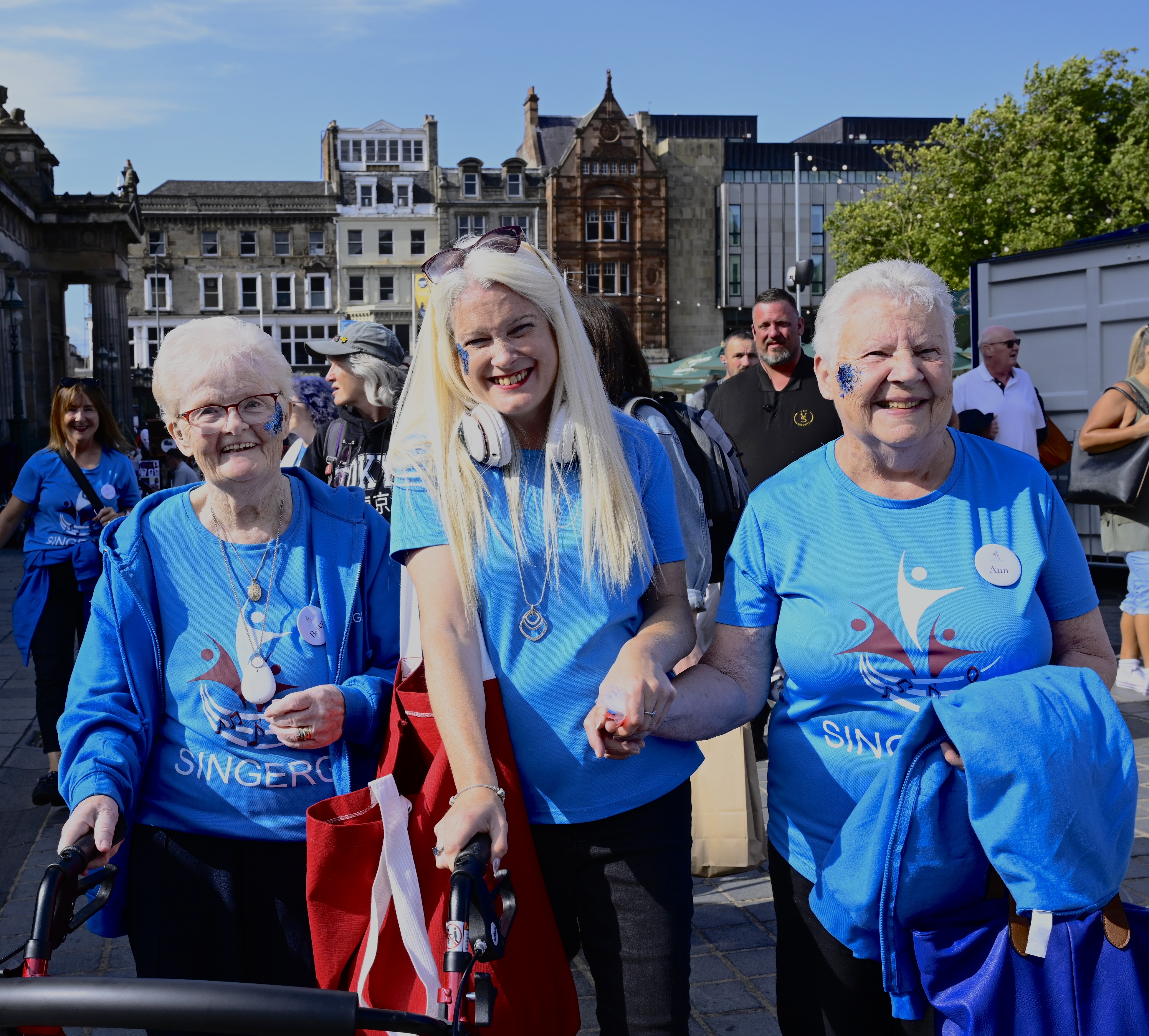 A group of Singergie members smiling