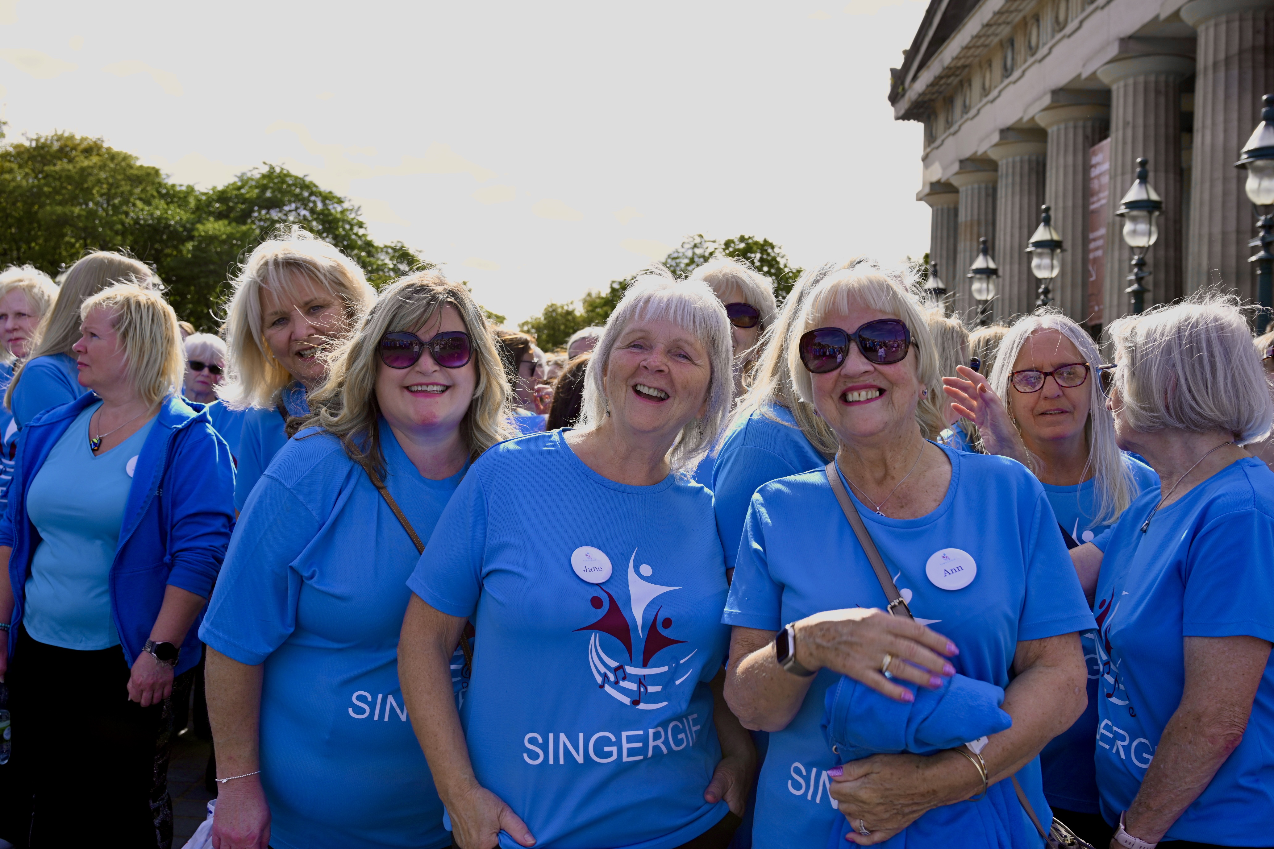 A group of Singergie members posing and smiling